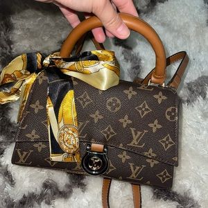 Crossbody bag comes with twilly